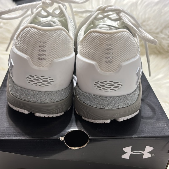 Women’s Under Armour HOVR Sonic 4 size 7.5 - Picture 4 of 5